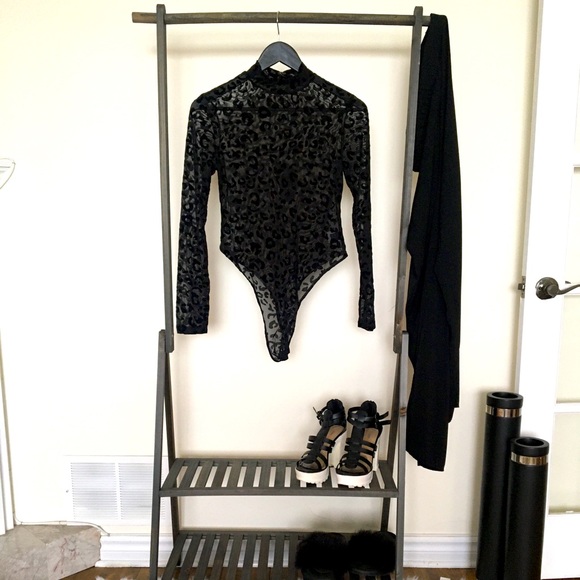 COPY - Mock Neck Leopard Print Bodysuit - Picture 1 of 9